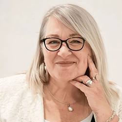 Louise Hayes